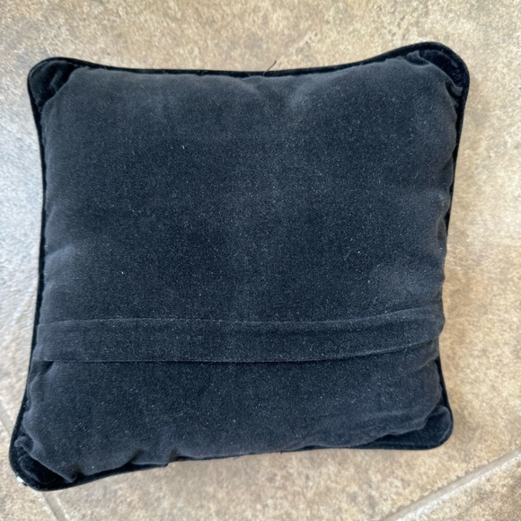 GUC - Fall PUMPKIN Needlepoint Accent Pillow - Picture 4 of 7